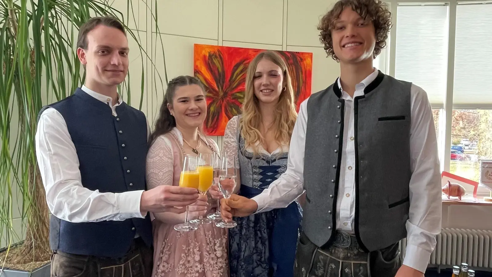 Die neue Tollitäten des Faschingsgesellschaft Gleisenia (v.l.) Prinz Jonas I., Prinzessin Chiara I. sowie das Jugendprinzenpaar mit Prinzessin Karina I. und Prinz Joshua I. (Foto: hw)