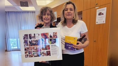 Christa Kurz wurde auch von Alexandra Schäfer, die Leiterin des Treffpunkt 50+, verabschiedet. (Foto: Caritas-Zentrum Dachau)