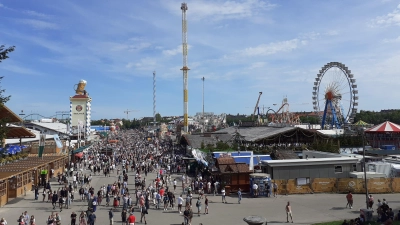 Damit alle zum Oktoberfest und wieder heim kommen, ist die MVG zusammen mit Kollegen von anderen Verkehrsgesellschaften verstärkt im Einsatz.  (Foto: mha)