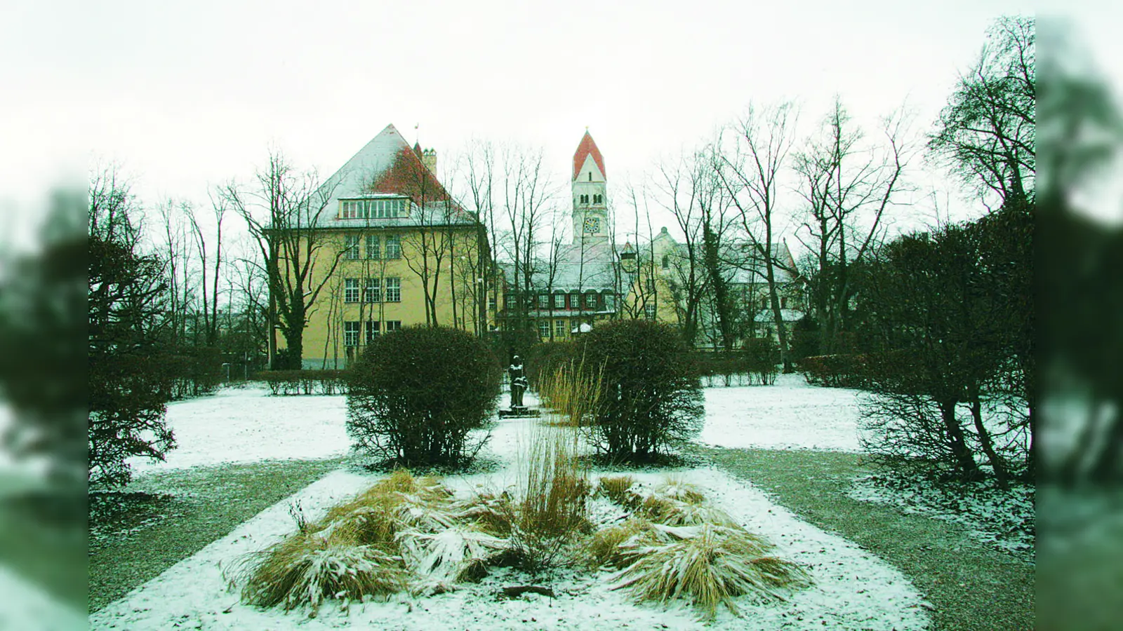 Blick in den Garten des kleinen Ebenböckhauses, das internationalen Künstlern bis zu drei Monaten als Residenz dient.  (Foto: us)