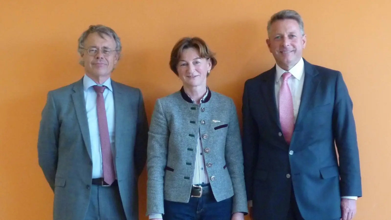 Der Vorstand der Bürgerstiftung, bestehend aus (von links) Dr. Gerhard Brandmüller, Vorsitzende Barbara Scheitz und Konrad Hallhuber, hat beschlossen, die Förderung für Projekte, die Kindern und Jugendlichen zugutekommen, zu erweitern.  (Foto: Bürgerstiftung Landkreis Starnberg)