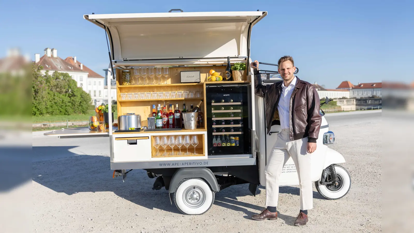 Johannes Schwarz betreibt mit seiner mobilen Bar „Ape Aperitivo“ ab 5. Juli den Aperitivogarten. (Foto: Ape Centrale)