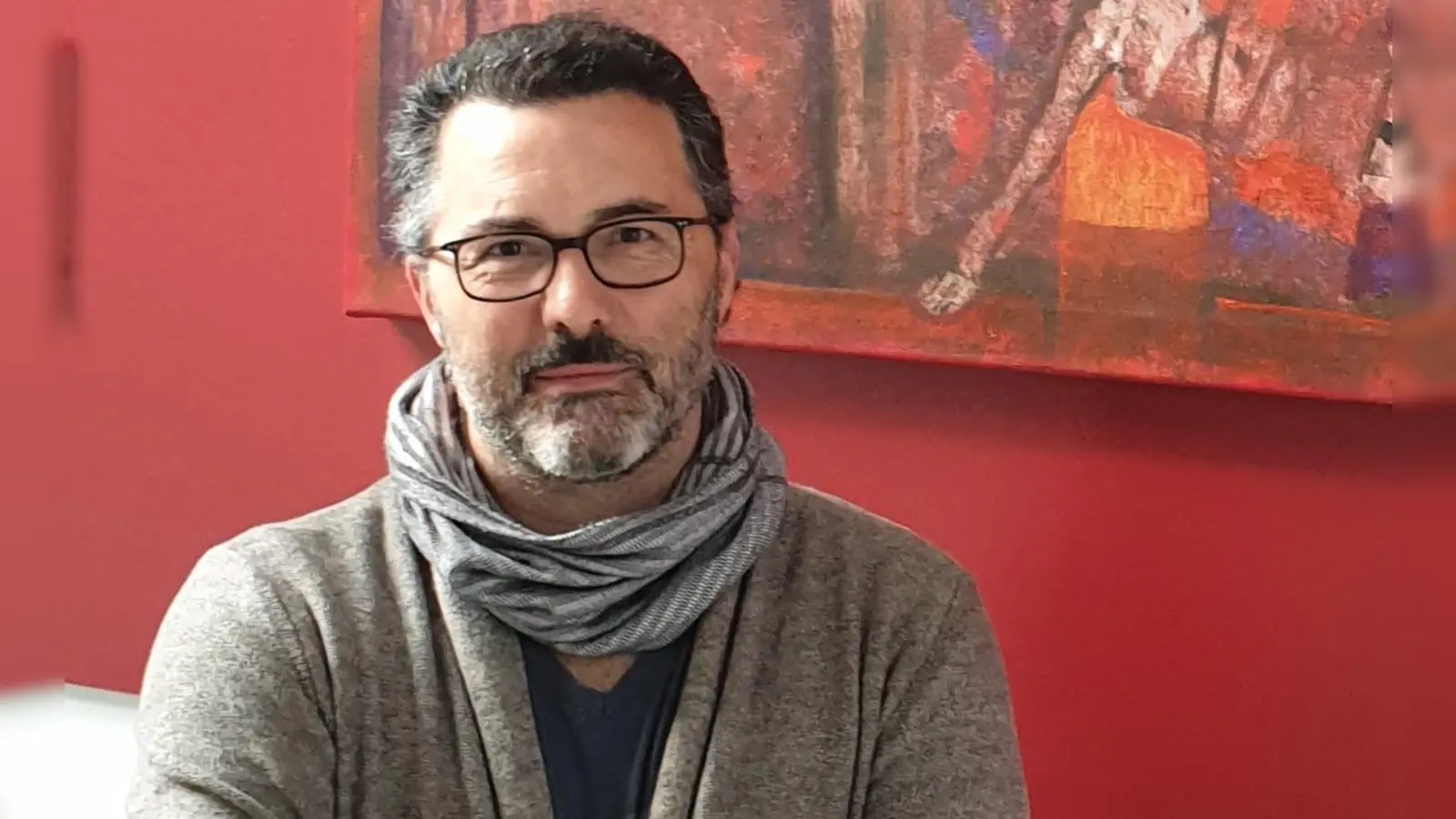 In „Abgerungen” nimmt ein Schriftsteller (Bruno Lehan) den Auftrag an, ein Theaterstück über den Pallottinerpater Richard Henkes zu schreiben. (Foto: WeG-Initiative Vallendar)