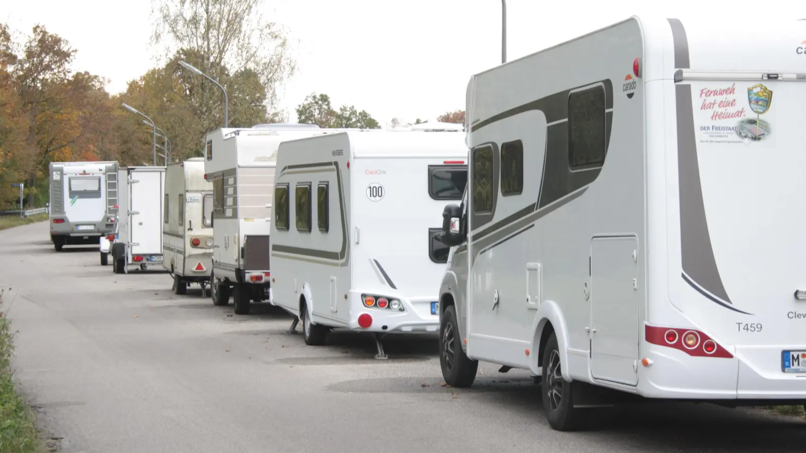 Durch die neue Regelung soll der Parkraum effizienter genutzt werden. Fahrzeuge über sechs Meter Länge bleiben von nun an außen vor.  (Foto: job)