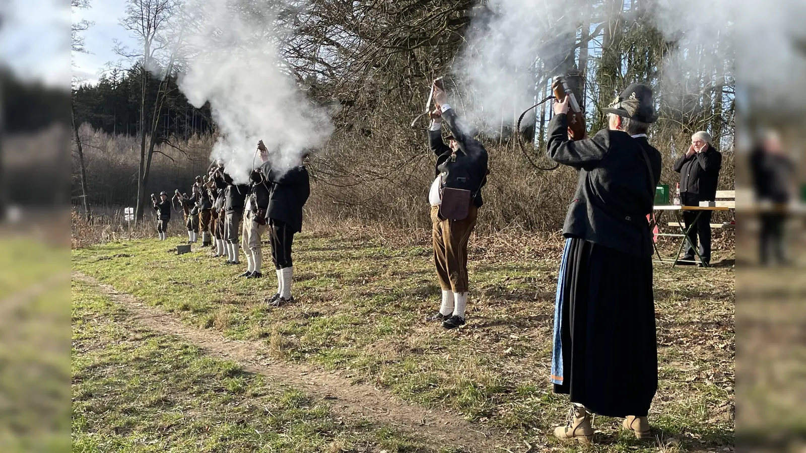 Traditionell begrüßen die Böllerschützen des Schützenvereins Gemütlichkeit Unterpfaffenhofen am Parsberg das neue Jahr. (Foto: pst)