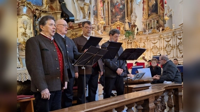 Der Moosacher-Viergesang wurde von Siegfried Bradl auf der Zither begleitet. (Foto: privat)
