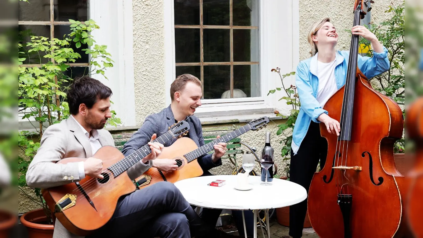 Die Gypsy-Jazz-Band „Collectif Django“ spielt am Sonntag, 29. Oktober ein Familienkonzert im Pfarrsaal St. Rupert. (Foto: Privat/Upstroke-music.de)