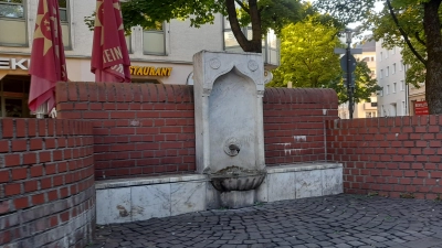 Die Stadt wird gebeten zu prüfen, ob der Zierbrunnen am Heimeranplatz zum Trinkwasserbrunnen umgerüstet werden kann. (Foto: kö)