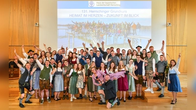 47 junge Teilnehmerinnen und Teilnehmer besuchten den 131. Grundkurs. (Foto: Haus der bayerischen Landwirtschaft Herrsching.)