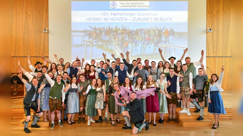 47 junge Teilnehmerinnen und Teilnehmer besuchten den 131. Grundkurs. (Foto: Haus der bayerischen Landwirtschaft Herrsching.)