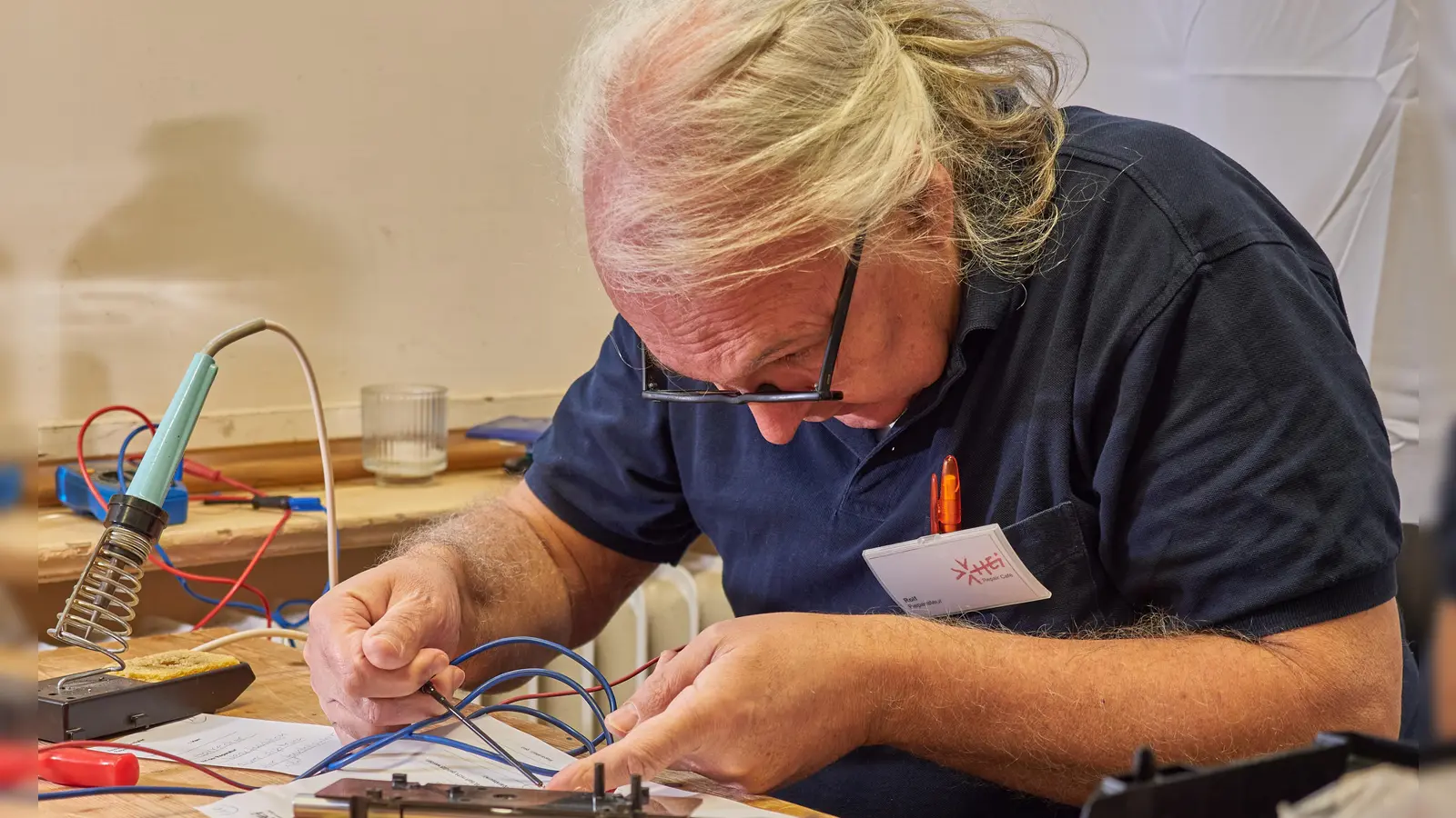 Im Nachbarschaftstreff JoMa ist Platz für drei bis vier Reparateure, die ehrenamtlich werkeln. (Foto: HEi Repair Café)
