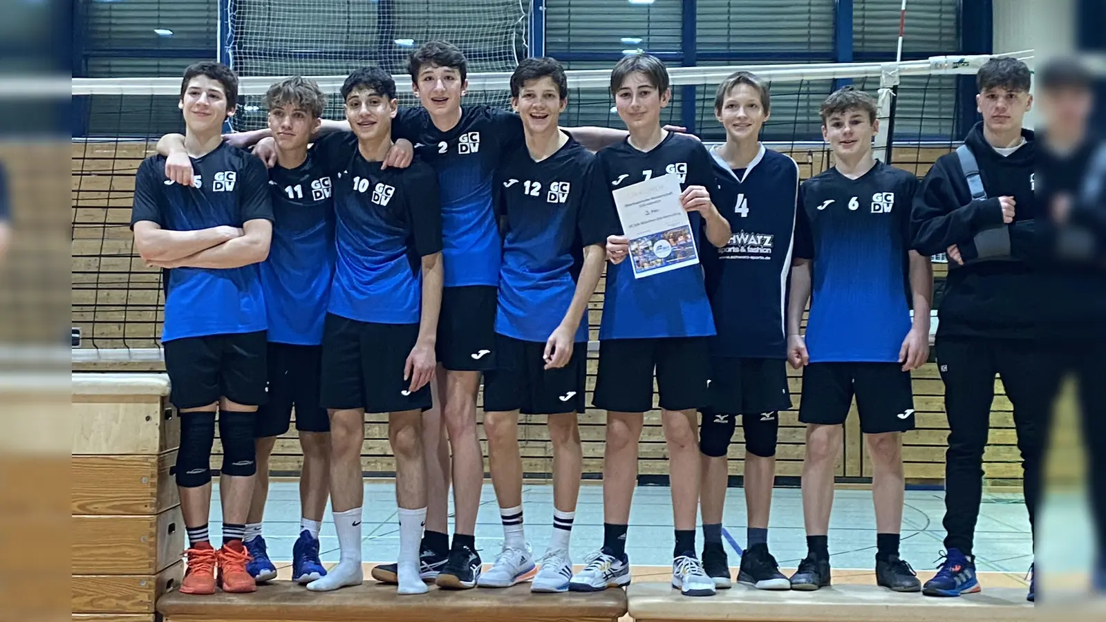 Stolz auf ihren 3. Platz und die Qualifikation für die südbayerische Meisterschaft ist die Volleyball-U 16 Mannschaft des TSV Herrsching.  (Foto: TSV Herrsching)