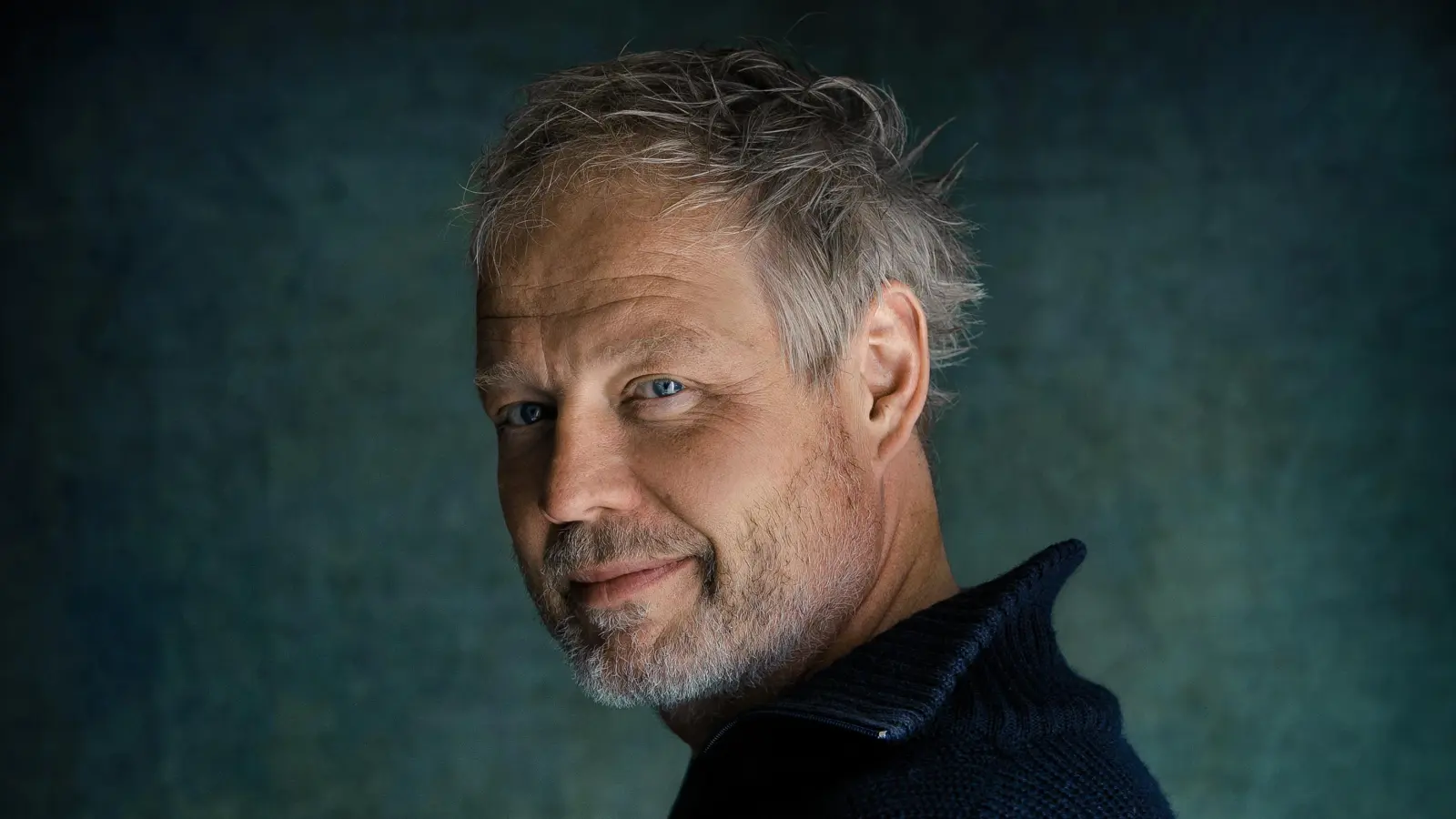 Wowo Habdank präsentiert Oskar Maria Grafs Geschichten rund um die Weihnachtszeit. (Foto: Christian Hartmann)