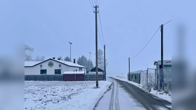 Bald werden die Kinder und Jugendlichen einen beleuchteten Weg vorfinden, wenn sie am späten Nachmittag oder am frühen Abend zum Training auf das Vereinsgelände kommen. (Foto: bb)