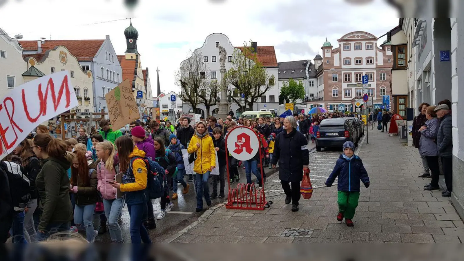 Zur ersten Grafinger Klima-Demo kamen schätzungsweise bis zu 500 Kinder und Jugendliche. Am 31. Mai haben die Schüler eine weitere Demo angekündigt. (Foto: Friday for Future)