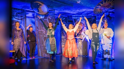 Die Operette „Orpheus in der Unterwelt“ mit der mitreißenden Musik von Jacques Offenbach hatte am vergangenen Silvester Premiere und wird seitdem vor einem stets begeisterten Publikum und ausverkauftem Haus gespielt.  (Foto: Hoftheater)