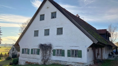 Der Erlhof, ein Kleinbauernhaus mit der Adresse Moosstetten 3, kann mit Erträgen aus der GlücksSpirale instandgesetzt werden. (Foto: Deutsche Stiftung Denkmalschutz/Julia Pohl)