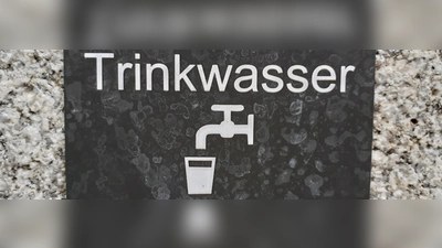 Wer dieses Schild sieht, kann sich einer gesunden und kühlen Erfrischung gewiss sein. (Foto: mha)