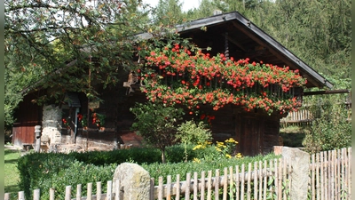 Das Bayerwaldhaus wurde 1760 errichtet und steht über 40 Jahren im Westpark. (Foto: job)