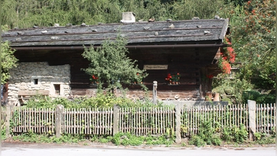 Das Bayerwaldhaus wurde 1760 errichtet und steht über 40 Jahren im Westpark. (Foto: job)