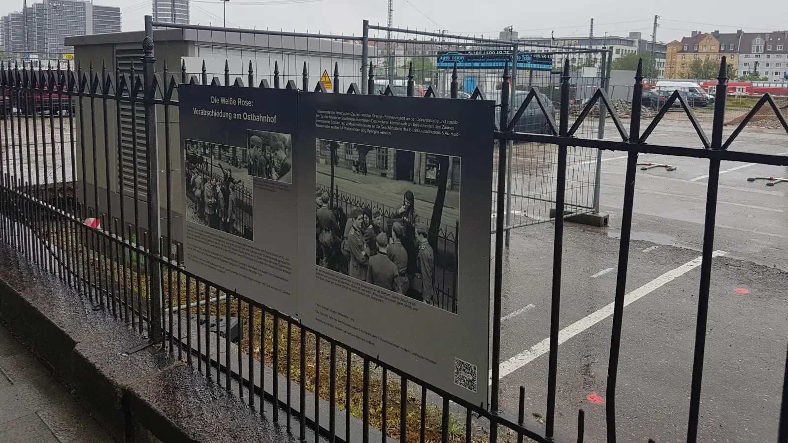 Der „Weiße-Rose-Zaun” in der Orleansstraße musste für das Neubaugebiet Orleanshöfe weichen. Jedoch ist eine Gedenkstätte geplant. (Archivbild: bas)