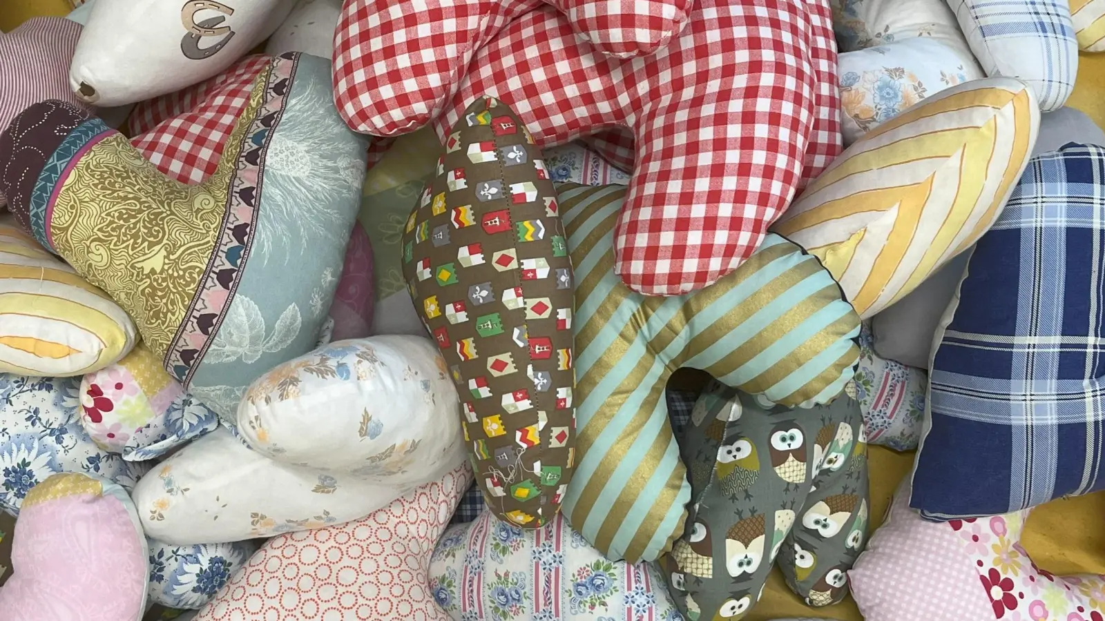 Die Herzkissen sollen Brustkrebspatientinnen nach einer Operation Erleichterung schenken. (Foto: NBT Giesing)