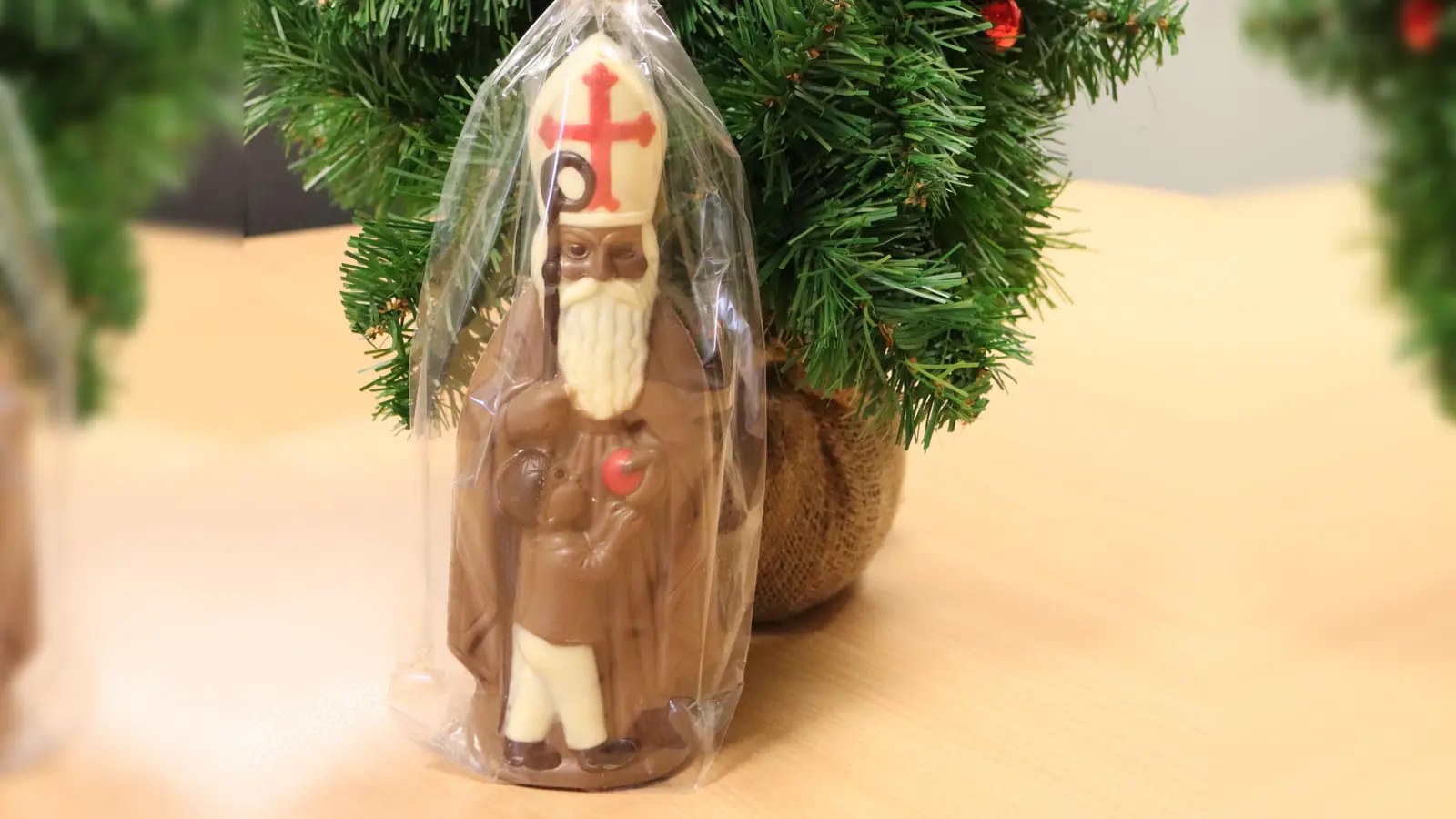 Beim 5 km-Fun Run machten viele echte Nikoläuse mit. Die Stimmung war entsprechend ausgelassen. (Symbolbild: bas)