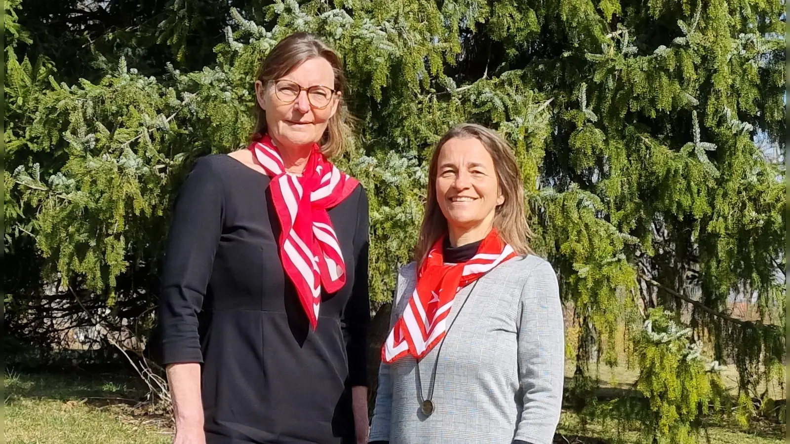 Beate Peters-Dürrschmidt, Koordinatorin und stellvertretende Leiterin (links), und Yvonne Bär, Leiterin Malteser Hospizdienste, laden Interessierte zum Kurzkurs „Letzte Hilfe” ein. (Foto: Julia Krill, Malteser)