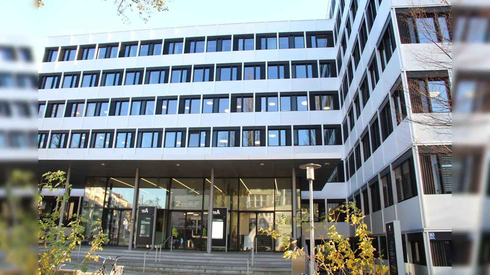 Das Kreisverwaltungsreferat in der Ruppertstraße 11 und 19 hat am Mittwoch zu. Für dringende Fälle gibt es Service-Telefone. (Foto: job)