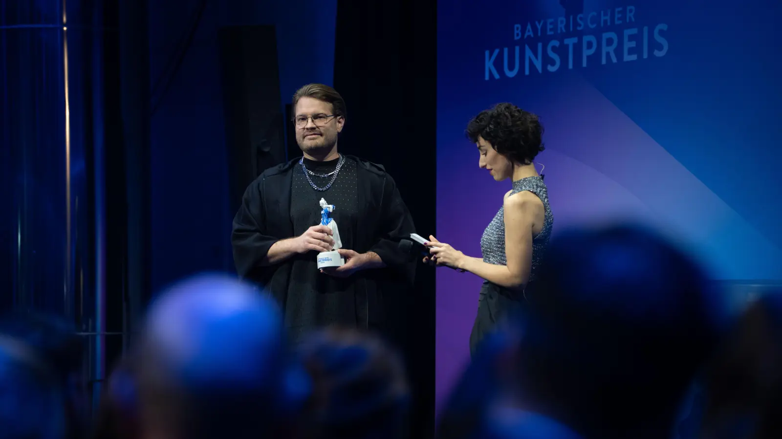 Roman Sladek, einer der drei Geschäftsführer des Bergson, nahm den Preis entgegen. (Foto: Axel König/StMWK)