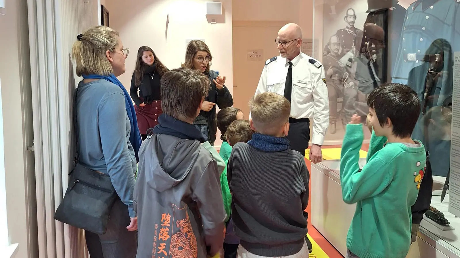 Durch die Feuerwehrausstellung am Unteren Anger gibt es jetzt auch Führungen in Gebärdensprache. Sie finden vier Mal im Jahr statt.  (Foto: Feuerwehr München)