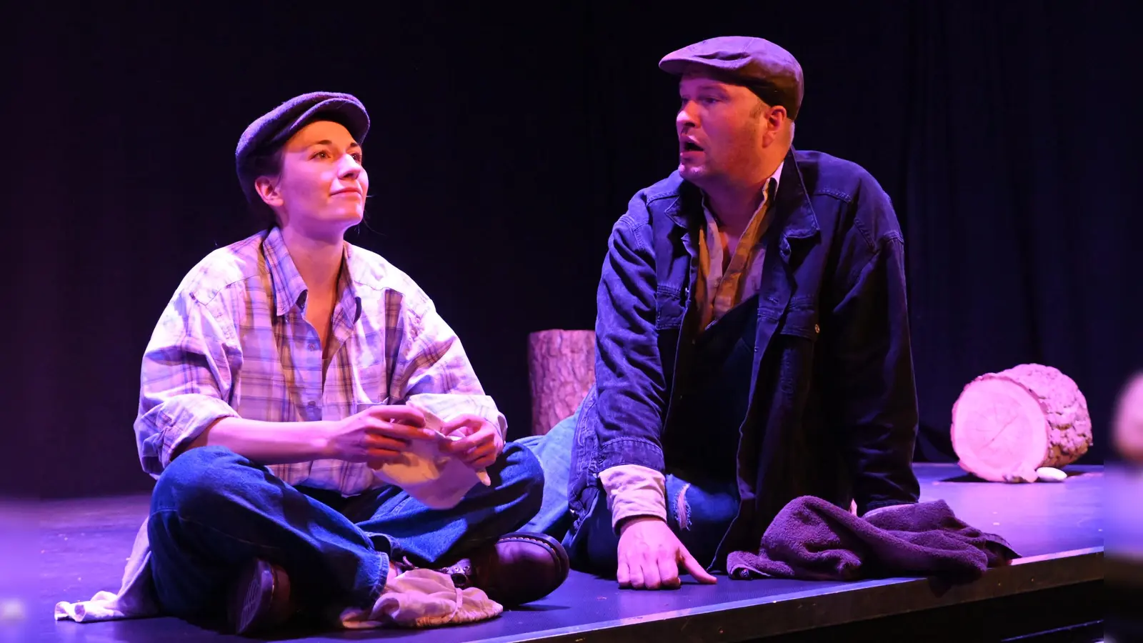 Nathalie Neiva und Clemens Nicol verkörpern Lennie und George. (Foto: Bernd Vogel)