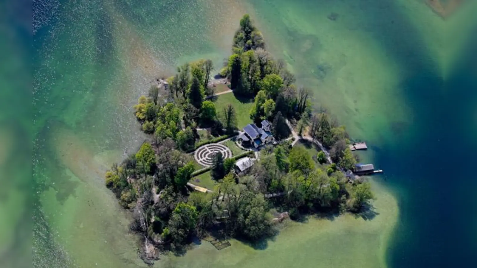 Die Roseninsel im Starnberger See aus der Luft betrachtet. (Foto: Klaus Leidorf/ © Bayerische Schlösserverwaltung)