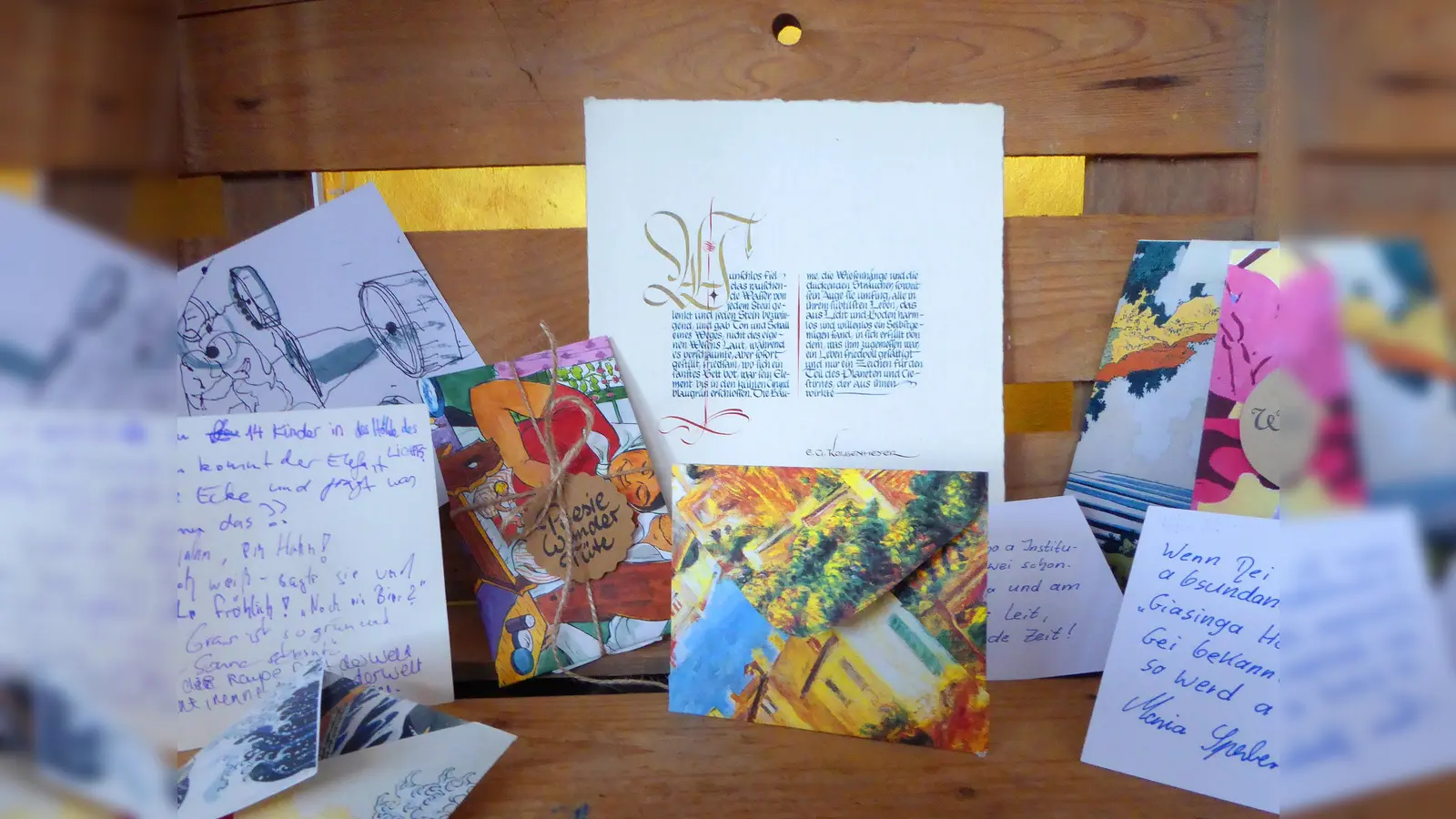 Wintergedichten aus dem Poesiebriefkasten gibt es im Mini-Museum Spix zu bewundern. (Foto: Poesiebriefkasten)