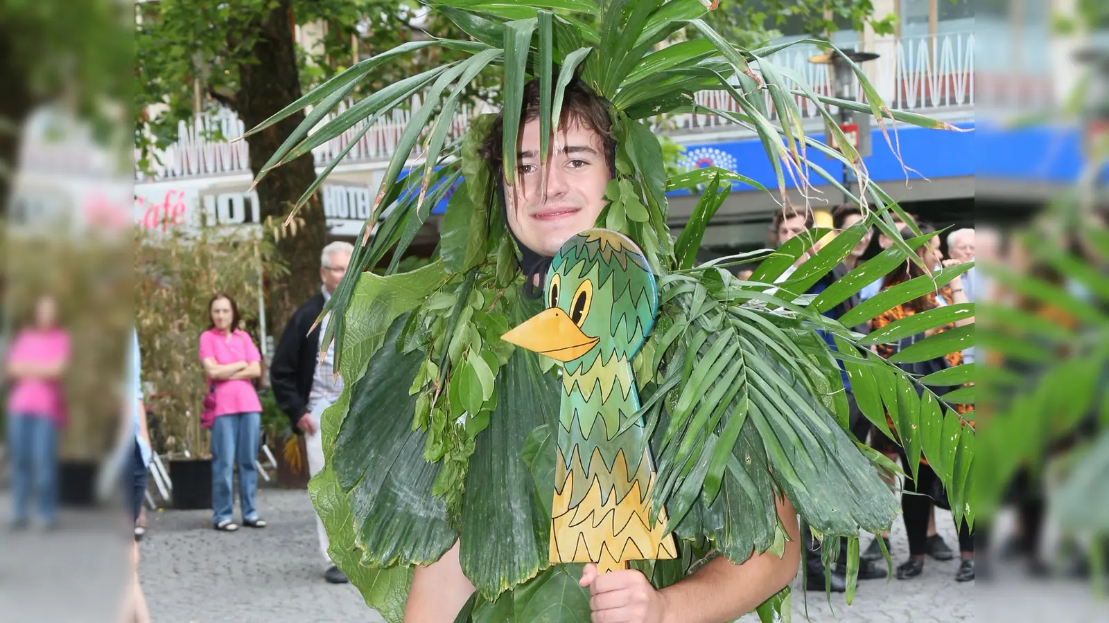Der „Wasservogel“ wurde zuletzt 2019 (vor der Pandemie) bestimmt und an der Gerner Brücke ins Wasser geworfen. (Foto: Geschichtswerkstatt Neuhausen)