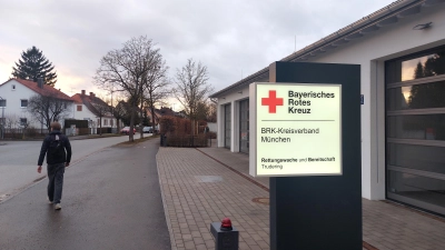 Das Münchner Rote Kreuz hat seinen neuen Standort Am Moosfeld 97 vor kurzem eingeweiht.  (Foto: bas)