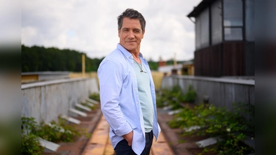 Sänger Bruno Ferrara sorgt zusammen mit Band im Pelkovenschlössl für einen italienischen Musikabend der Extraklasse.  (Foto: Sasche Erbach)