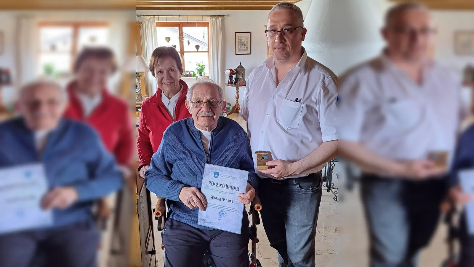 Ende März erhielt Franz Bauer die letzte von vielen Ehrungen und Auszeichnungen für die großen Verdienste um „seinen Verein“, den SKK-Grafing, aus der Hand von 1. Vorstand Stefan Wolf im Beisein von Hilde Bauer. (Foto: red)