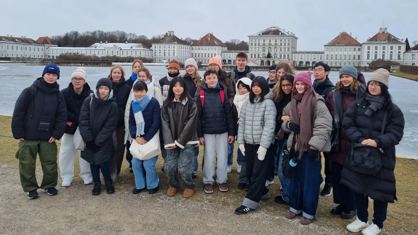 Gemeinsame Unternehmungen – wie hier zum Schloss Nymphenburg – vertieften das gegenseitige Verständnis zwischen den deutschen und den japanischen Schülern. (Foto: EMG)