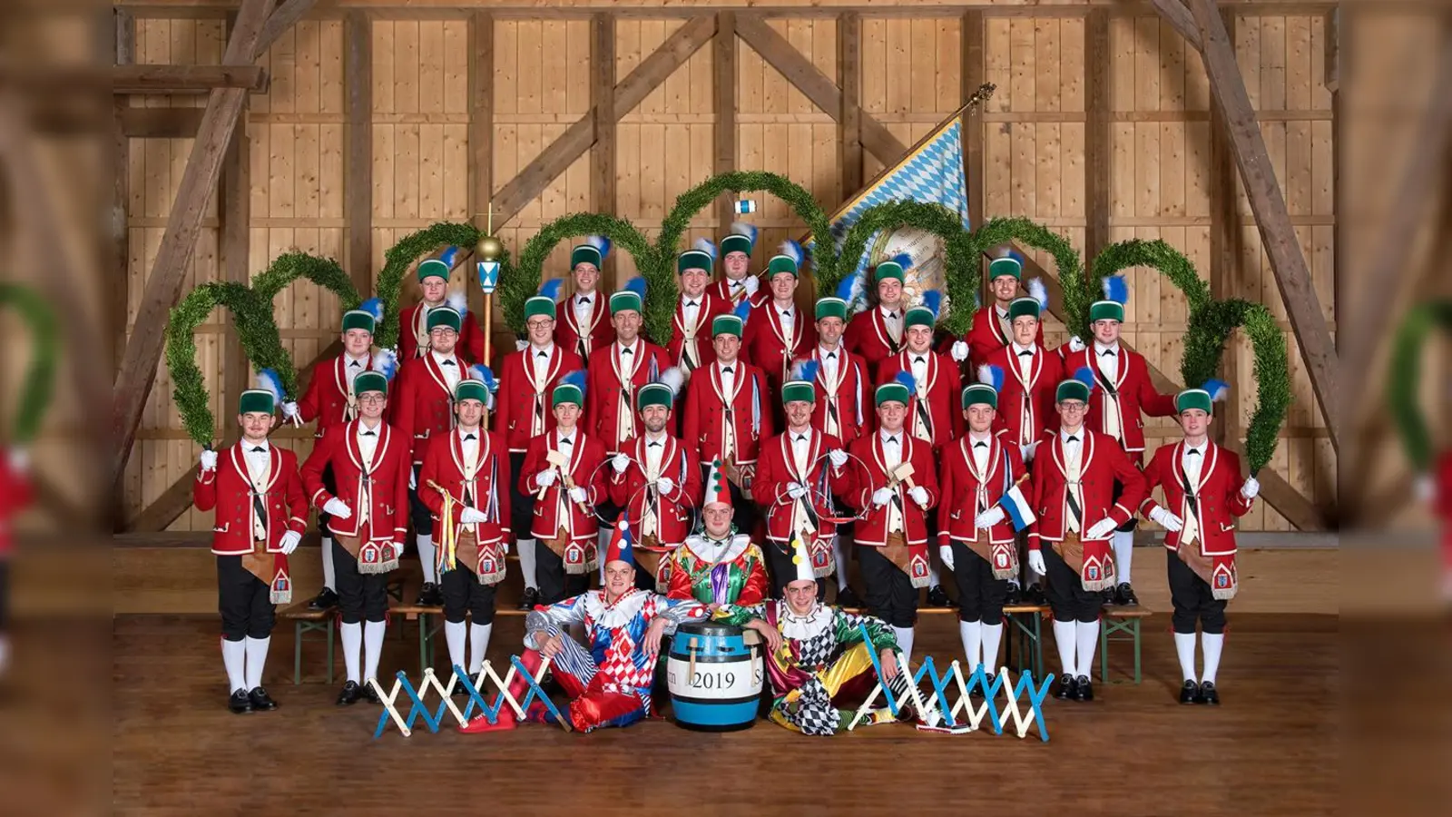 Die Aschheimer Schäfflertanzgruppe beim letzten turnusmäßigem Auftritt 2019, jetzt kommen sie erfreulicherweise nach Taufkirchen. (Foto: Schäfflerzunft Aschheim)