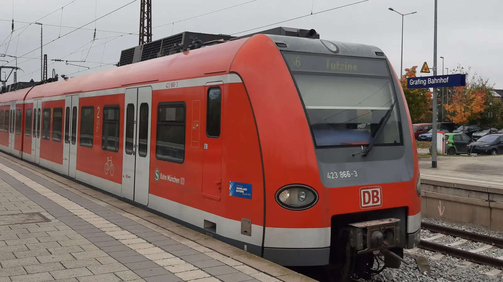 Die S-Bahn von Erding nach München ist nur eingleisig, mit einem eher mäßigen Takt, und daher für größere Pendlerströme nur bedingt geeignet. (Foto: Stefan Dohl)