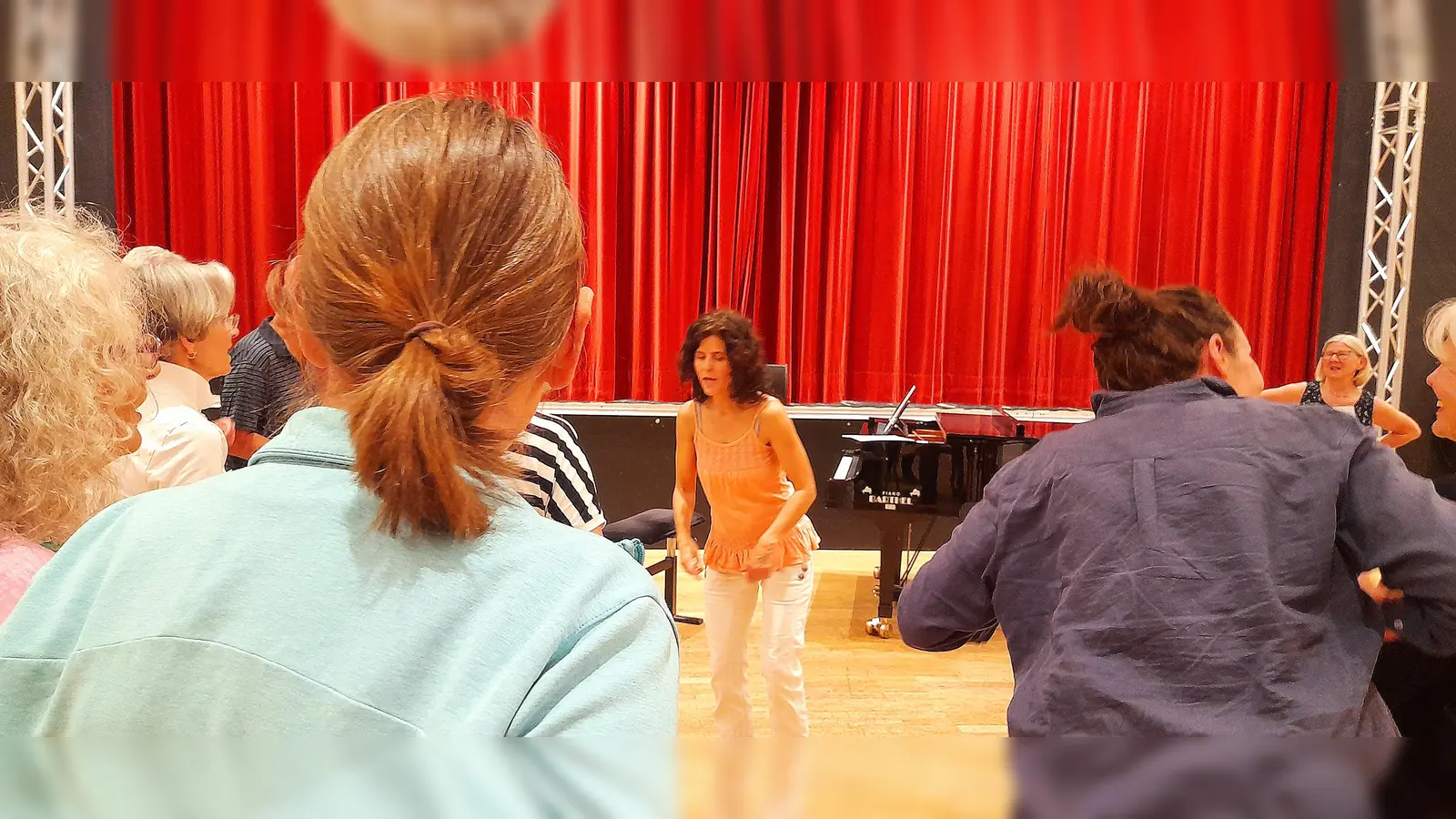 Viel Spaß hatten die Teilnehmer beim ersten Stimmbildungsevent des neuen Dachauer Chors. (Foto: privat)