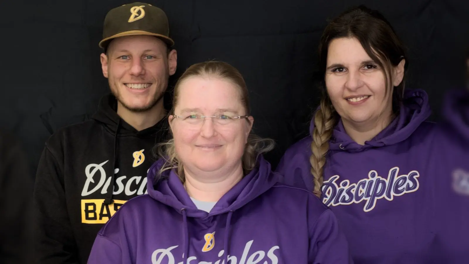 Von den Vereinsmitgliedern einstimmig in den Vorstand berufen (von links): Valentin Witzku (Sport), Christiane Bertl (Vorsitz) und Andrea Radovic (Finanzen). (Foto: Tom Krüger)