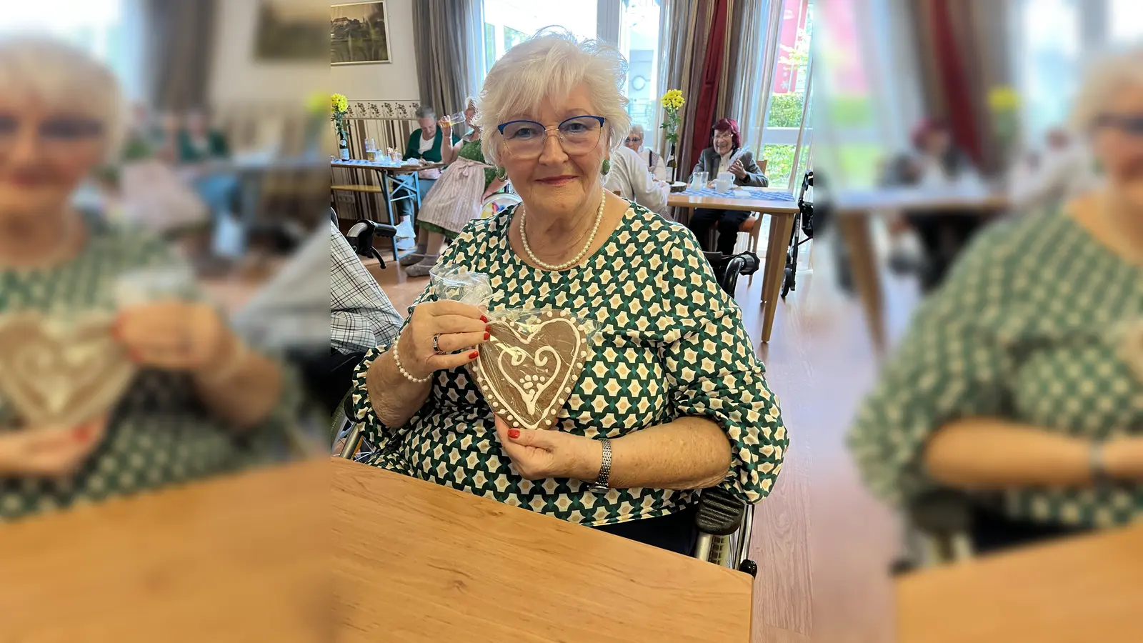 Jeder Gast erhielt ein Lebkuchenherz. (Foto: Kursana)