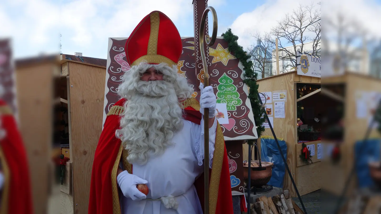 Auch der Nikolaus hat sein Kommen beim Ottobrunner Christkindlmarkt zugesagt. Für Kinder gibt es ein tolles Programm zum Mitmachen. (Foto: hw)