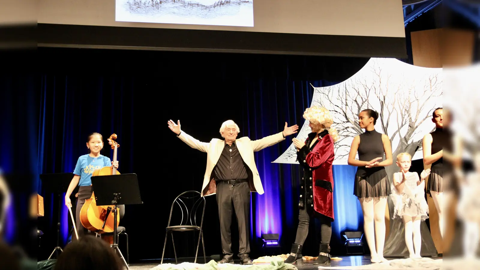 Abschied von den Kinderkonzerten nach 46 Jahren: Initiator und Leiter Heinrich Klug brachte Antonio Vivaldi auf die Bühne und verabschiedete sich von seinem Publikum. (Foto: us)