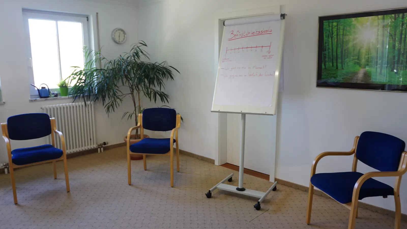 In einem geschützten Raum können sich die Betroffenen austauschen und sich gegenseitig auf ihrem Weg in ein Leben ohne Süchte helfen. (Foto: Blaukreuz-Zentrum)