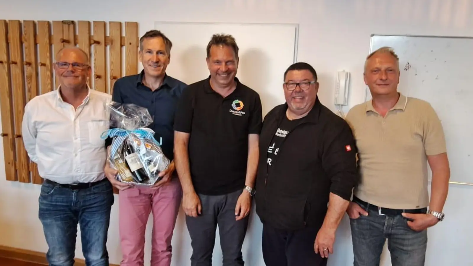 Die EUG ist aktiv für Karlsfeld (von links): Schriftführer Arno Faehndrich, Josef Januschkowetz, Kassier Martin Zimmerbeutel, 1. Vorstand Michael Gold und 2. Vorstand Christian Lehmann. (Foto: EUG)