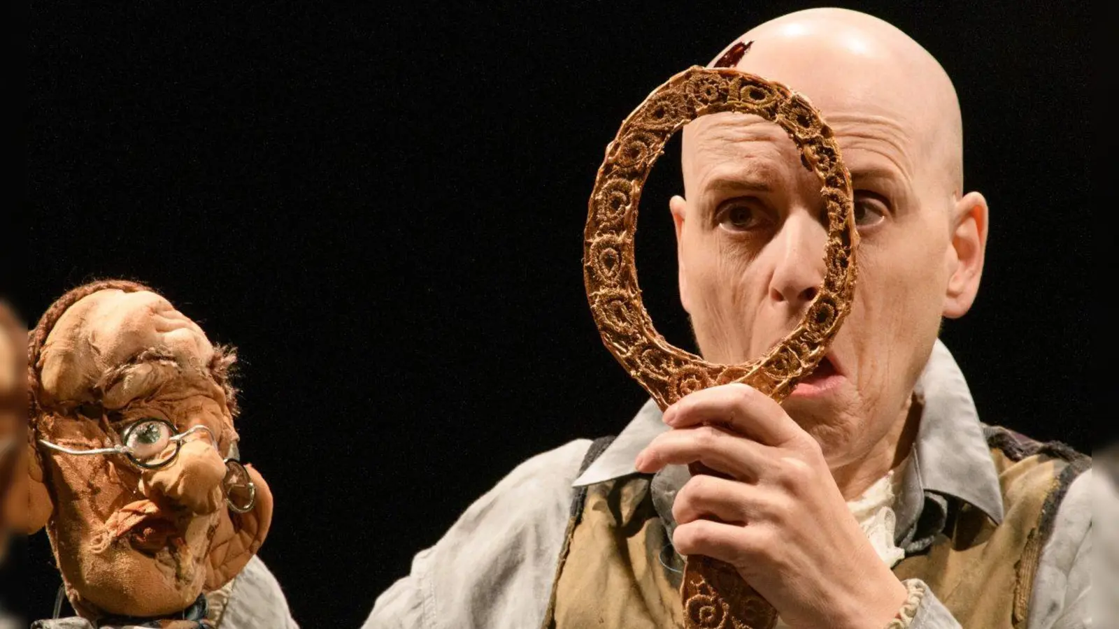 Die Berliner Performerin Bridge Markland präsentiert das Musiktheater „krug in the box”. (Foto: Manuela Schneider)