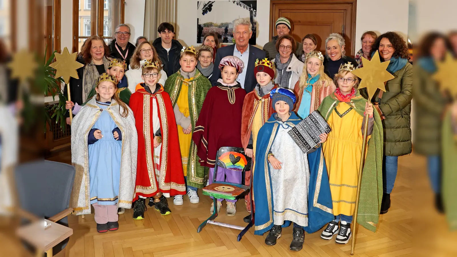 Die Sternsinger wurden von Münchens Oberbürgermeister Dieter Reiter im Rathaus empfangen.<br> (Foto: Michael Nagy)